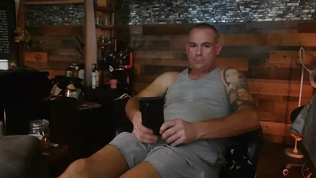 Snapshot of MISTERANDDEMI chatting on March 18, 2026, 10:32 pm MISTERANDDEMI online show from March 18, 2026, 10:32 pm