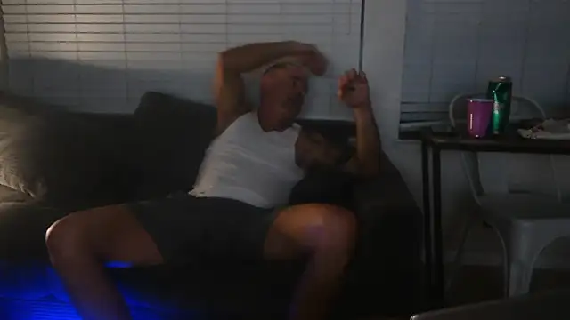 Snapshot of MISTERANDDEMI chatting on April 10, 2026, 10:11 am MISTERANDDEMI online show from April 10, 2026, 10:11 am