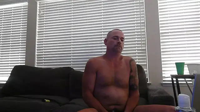 Snapshot of MISTERANDDEMI chatting on April 9, 2026, 8:04 pm MISTERANDDEMI online show from April 9, 2026, 8:04 pm