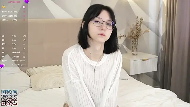 DeliaLoma online show from March 3, 2026, 6:09 am