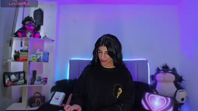 Snapshot of Emily_pena chatting on December 18, 2025, 7:50 pm Emily pena online show from December 18, 2025, 7:50 pm