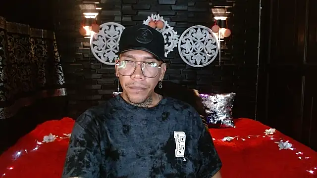 THIAN KNOX online show from December 19, 2025, 5:59 pm