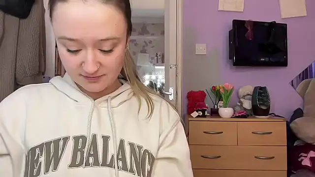 Snapshot of LilyLuck_ chatting on February 14, 2026, 4:29 pm LilyLuck online show from February 14, 2026, 4:29 pm