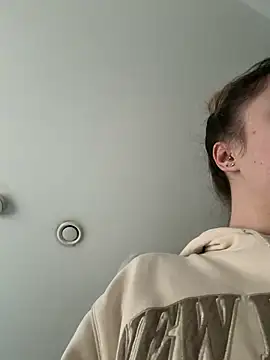 Snapshot of LilyLuck_ chatting on February 20, 2026, 1:24 pm LilyLuck online show from February 20, 2026, 1:24 pm