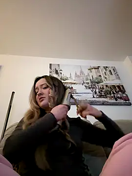 Snapshot of LilyLuck_ chatting on January 7, 2026, 9:42 pm LilyLuck online show from January 7, 2026, 9:42 pm