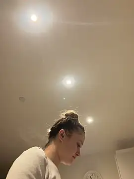 Snapshot of LilyLuck_ chatting on February 16, 2026, 7:01 pm LilyLuck online show from February 16, 2026, 7:01 pm