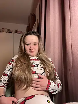 Snapshot of LilyLuck_ chatting on December 23, 2025, 12:22 am LilyLuck online show from December 23, 2025, 12:22 am