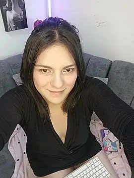 Snapshot of paulina_coxx chatting on April 28, 2026, 12:31 pm paulina coxx online show from April 28, 2026, 12:31 pm