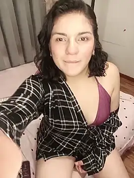 Snapshot of paulina_coxx chatting on April 14, 2026, 1:05 pm paulina coxx online show from April 14, 2026, 1:05 pm