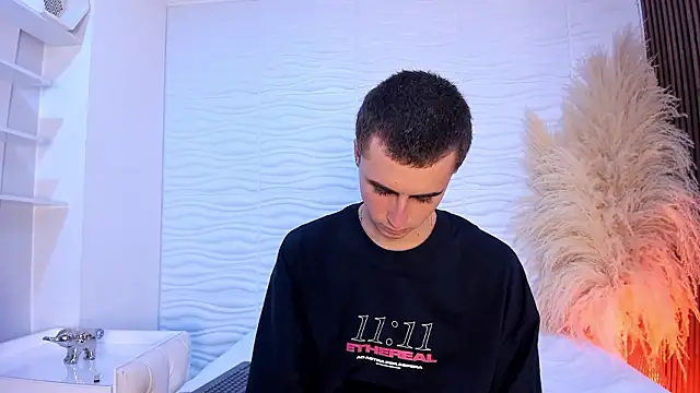 Snapshot of SpaceBoy1 chatting on February 15, 2026, 8:52 pm SpaceBoy1 online show from February 15, 2026, 8:52 pm