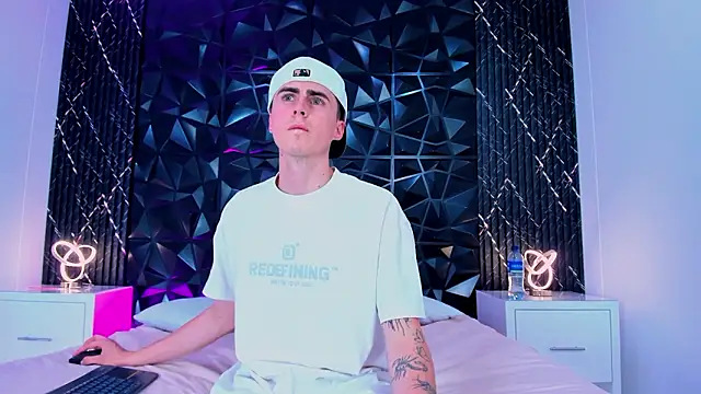 Snapshot of SpaceBoy1 chatting on February 16, 2026, 9:02 pm SpaceBoy1 online show from February 16, 2026, 9:02 pm