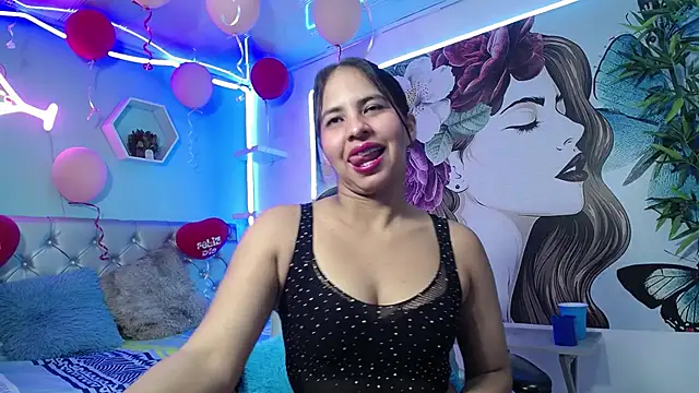 nicol ross19 online show from February 19, 2026, 2:41 am