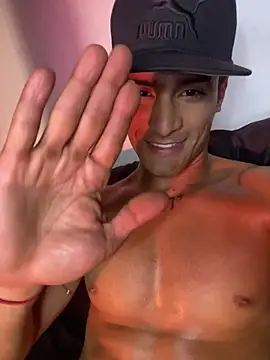 Maicol xxxx online show from February 24, 2026, 1:01 pm