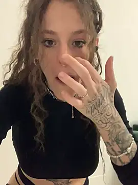 Snapshot of 4lien chatting on April 5, 2026, 1:56 am 4lien online show from April 5, 2026, 1:56 am