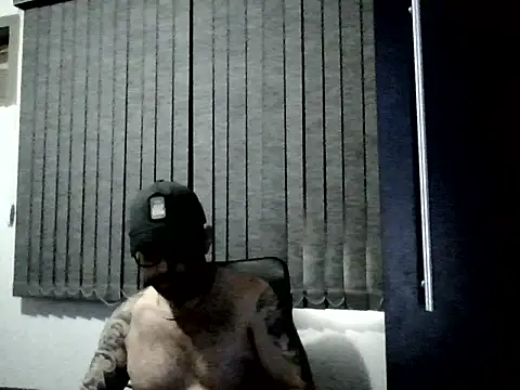 Snapshot of hairybeartopdominant chatting on December 19, 2025, 1:02 pm hairybeartopdominant online show from December 19, 2025, 1:02 pm