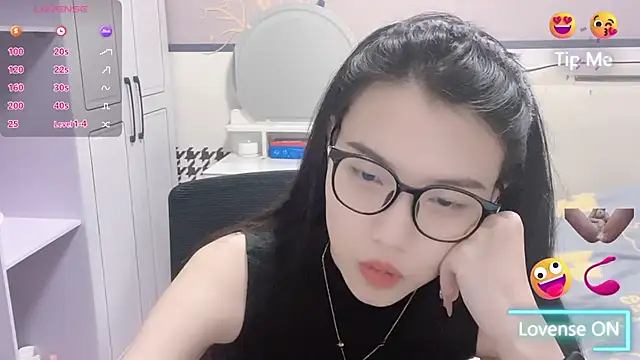 zhnmjx2025 online show from April 15, 2026, 12:10 pm