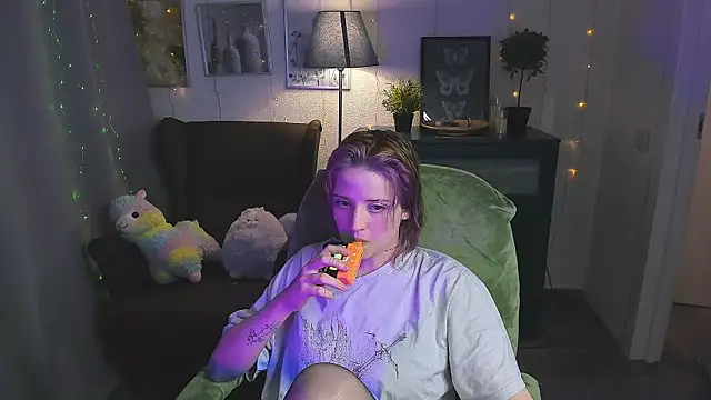 SarahShelby online show from May 6, 2026, 9:30 pm