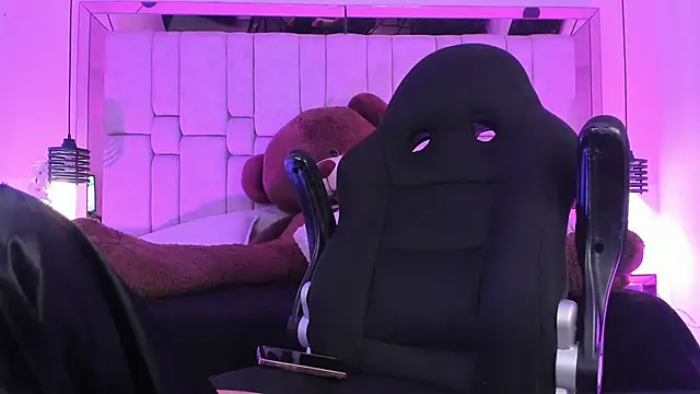 Snapshot of Charlotteinpole chatting on January 19, 2026, 3:43 am Charlotteinpole online show from January 19, 2026, 3:43 am