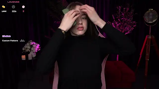 Velouraa online show from March 12, 2026, 10:36 pm