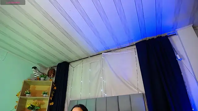 Snapshot of Emilyy05_ chatting on December 23, 2025, 3:17 am Emilyy05 online show from December 23, 2025, 3:17 am