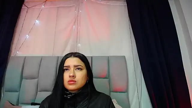 Snapshot of Emilyy05_ chatting on January 11, 2026, 3:13 am Emilyy05 online show from January 11, 2026, 3:13 am