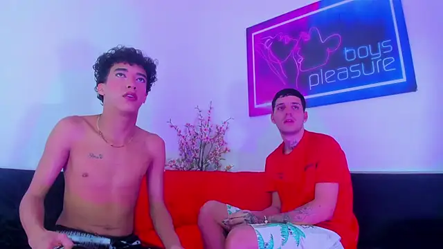 Snapshot of Pleasure_boys_hot chatting on March 4, 2026, 10:06 pm Pleasure boys hot online show from March 4, 2026, 10:06 pm