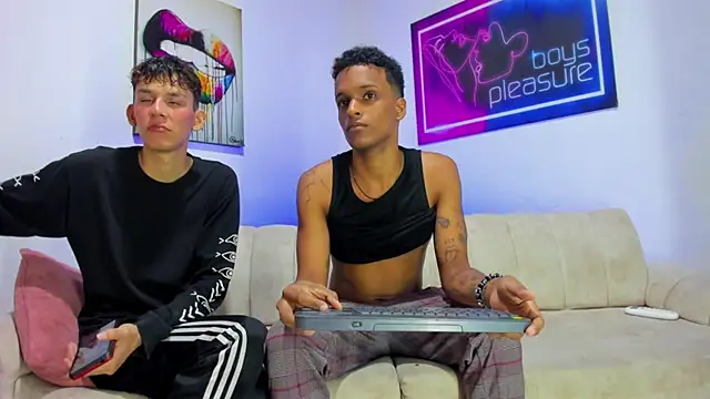 Snapshot of Pleasure_boys_hot chatting on December 23, 2025, 4:56 am Pleasure boys hot online show from December 23, 2025, 4:56 am