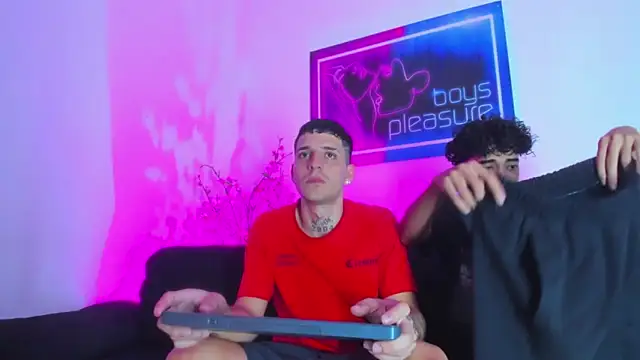 Snapshot of Pleasure_boys_hot chatting on March 17, 2026, 5:38 pm Pleasure boys hot online show from March 17, 2026, 5:38 pm