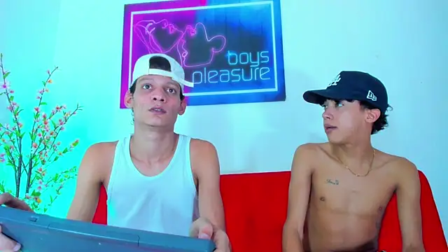 Snapshot of Pleasure_boys_hot chatting on March 6, 2026, 4:35 pm Pleasure boys hot online show from March 6, 2026, 4:35 pm