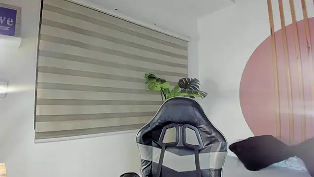 seraphine lark online show from January 15, 2026, 7:06 pm