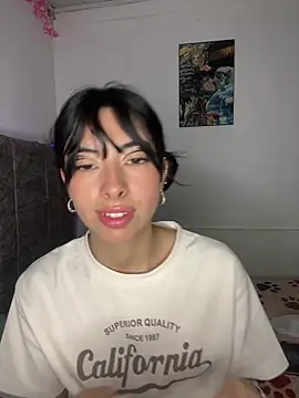 Snapshot of junorise23 chatting on February 17, 2026, 4:32 am junorise23 online show from February 17, 2026, 4:32 am