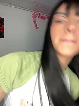 junorise23 online show from April 14, 2026, 3:22 am