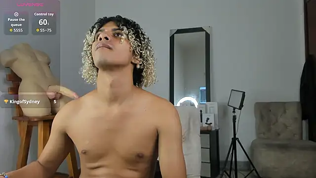 Victor LatinBoy online show from March 30, 2026, 10:17 am