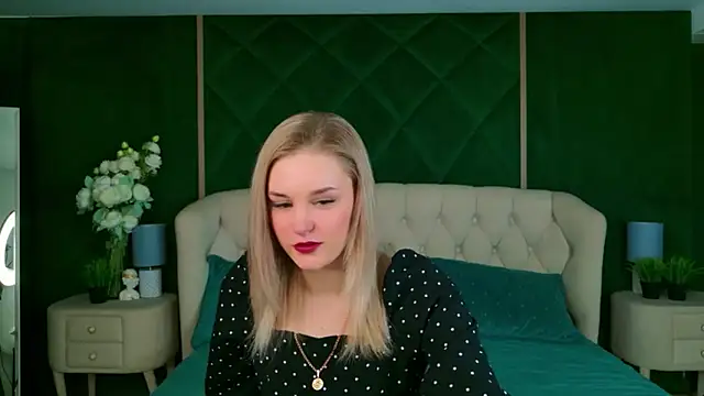 Snapshot of Molly_Voss chatting on February 13, 2026, 3:01 pm Molly Voss online show from February 13, 2026, 3:01 pm