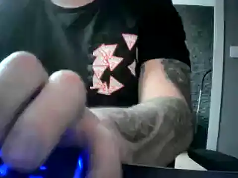 szalonywacek1 online show from December 20, 2025, 8:50 am