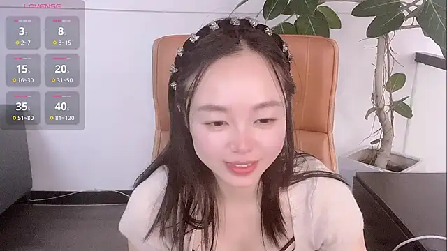 Snapshot of Yuer-77 chatting on February 13, 2026, 12:05 pm Yuer-77 online show from February 13, 2026, 12:05 pm