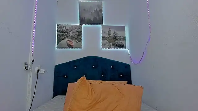 Snapshot of RedAssHottie chatting on March 13, 2025, 4:05 am RedAssHottie online show from March 13, 2025, 4:05 am