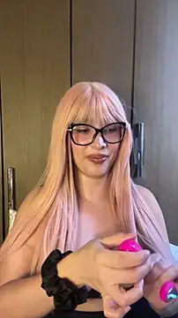 Snapshot of EmmaInPink chatting on February 1, 2026, 5:33 pm EmmaInPink online show from February 1, 2026, 5:33 pm