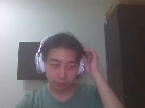 AJIJI1010 online show from March 26, 2026, 6:39 pm