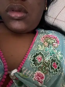 Snapshot of amorasecy chatting on April 29, 2026, 4:33 pm amorasecy online show from April 29, 2026, 4:33 pm