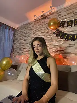 cute emmma online show from March 24, 2026, 11:43 am