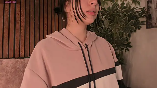 Lilith Sage  online show from April 12, 2026, 2:31 pm