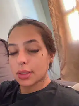 Snapshot of jujuarantes__2026 chatting on April 15, 2026, 2:54 pm jujuarantes 2026 online show from April 15, 2026, 2:54 pm