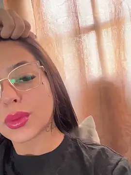 Snapshot of jujuarantes__2026 chatting on April 3, 2026, 12:44 pm jujuarantes 2026 online show from April 3, 2026, 12:44 pm