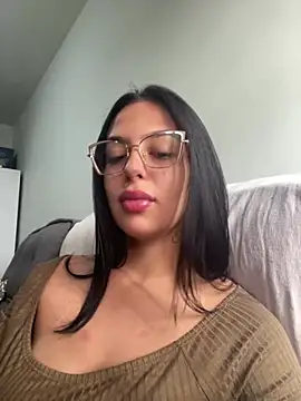 Snapshot of jujuarantes__2026 chatting on February 10, 2026, 1:32 pm jujuarantes 2026 online show from February 10, 2026, 1:32 pm