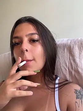 Snapshot of jujuarantes__2026 chatting on April 14, 2026, 2:11 pm jujuarantes 2026 online show from April 14, 2026, 2:11 pm