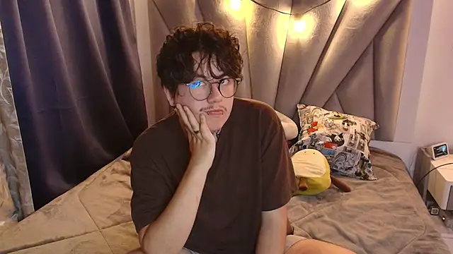 Snapshot of VelvetKai_nom chatting on April 13, 2026, 2:37 am VelvetKai nom online show from April 13, 2026, 2:37 am