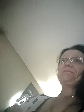 Snapshot of CrownedCuppa chatting on April 15, 2026, 7:58 pm CrownedCuppa online show from April 15, 2026, 7:58 pm