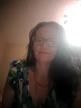 Snapshot of CrownedCuppa chatting on April 2, 2026, 1:57 am CrownedCuppa online show from April 2, 2026, 1:57 am