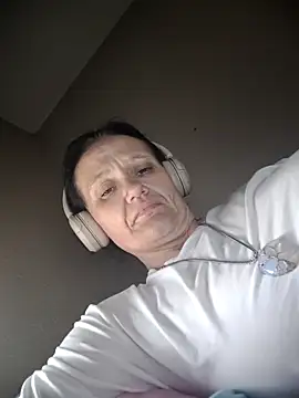 Snapshot of CrownedCuppa chatting on April 15, 2026, 7:29 pm CrownedCuppa online show from April 15, 2026, 7:29 pm